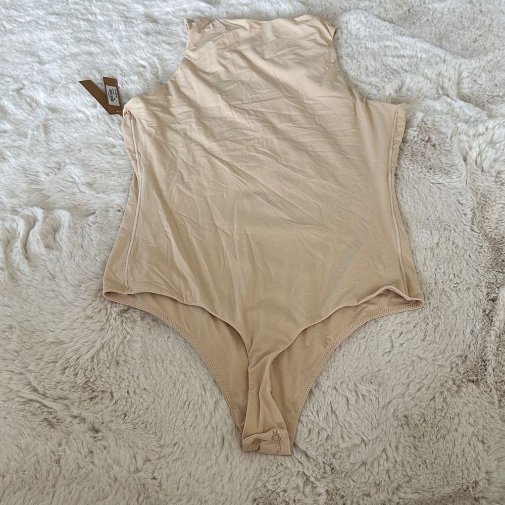 SKIMS Fits Everybody High Neck Bodysuit Sand Size L - Picture 8 of 8